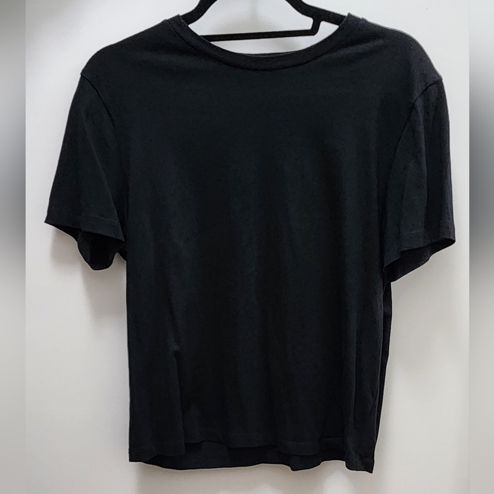 Aritzia brand Babaton black tshirt